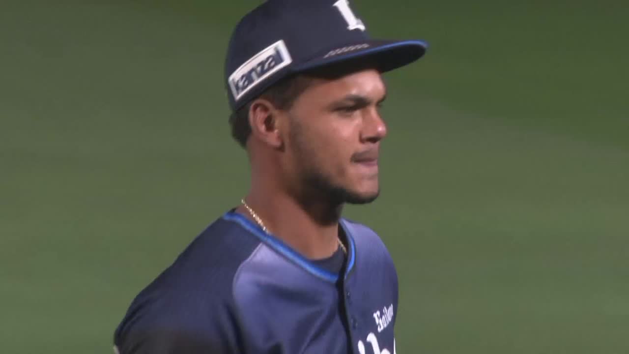 9回裏・Lアブレイユ 最後をきっちりと抑えて来日初セーブ!!