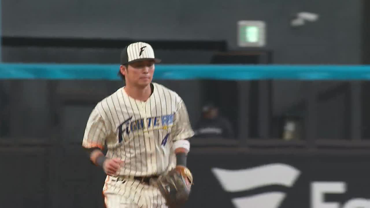 1回表・F上川畑大悟 三遊間の深い位置から正確なスローイング!!