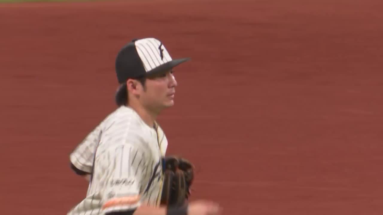 5回表・F上川畑大悟 素早く正確な送球でアウトを取る!!