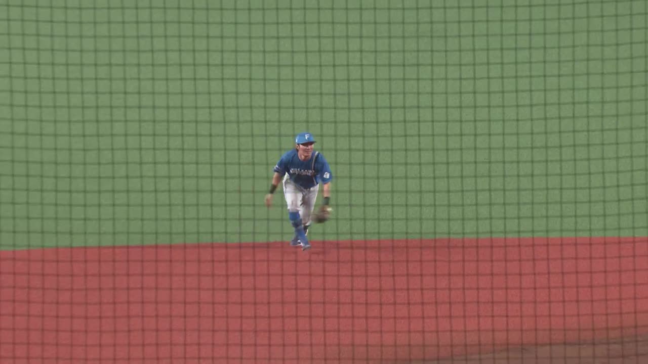 10回裏・F上川畑大悟 最後は好プレーで締める!! 強烈なあたりをダイビングキャッチ!!