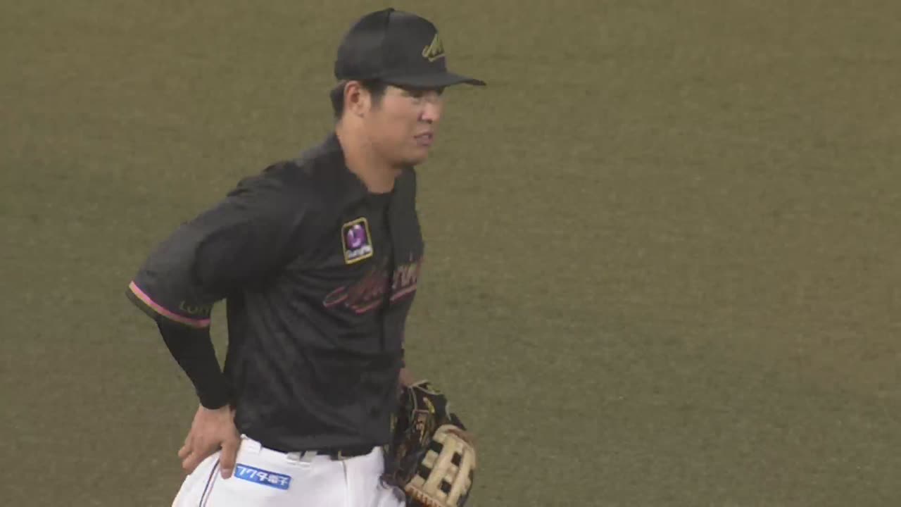 8回表・M中村奨吾 フェンス際の打球をスライディングキャッチ!!