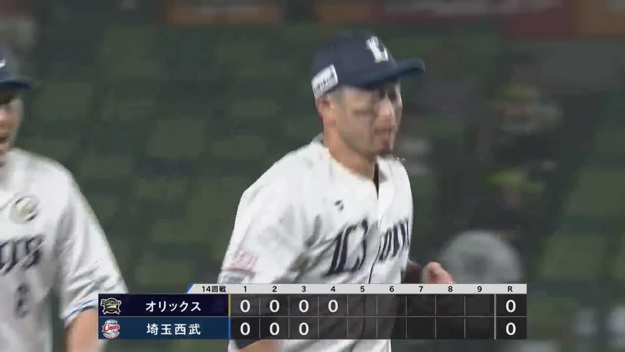 4回表・L外崎修汰 二遊間を抜けそうな打球をダイビングキャッチ!!