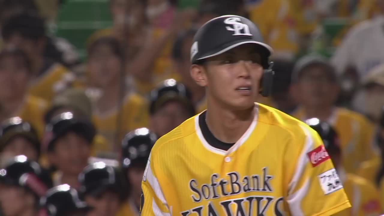 3回裏・H今宮健太 センター前へ抜ける同点タイムリーヒットを放つ!!