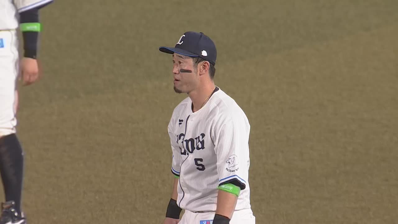 4回裏・L外崎修汰 外野へ落ちそうな当たりをナイスキャッチ!!