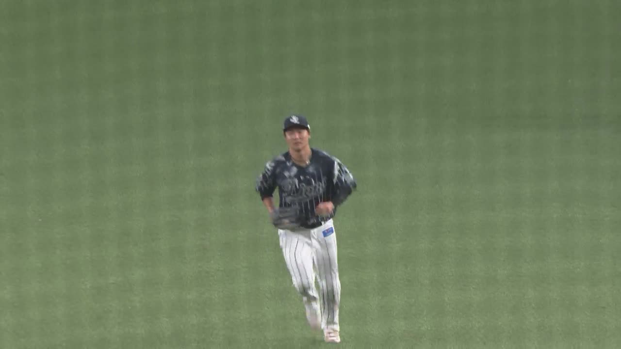 8回表・L鈴木将平 ヒット性の打球をスライディングキャッチ!!