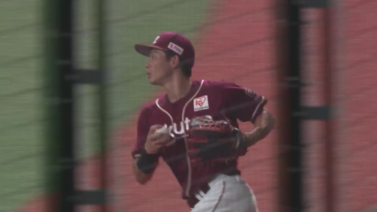 2回裏・E中島大輔 左中間深くへの打球をランニングキャッチ!!