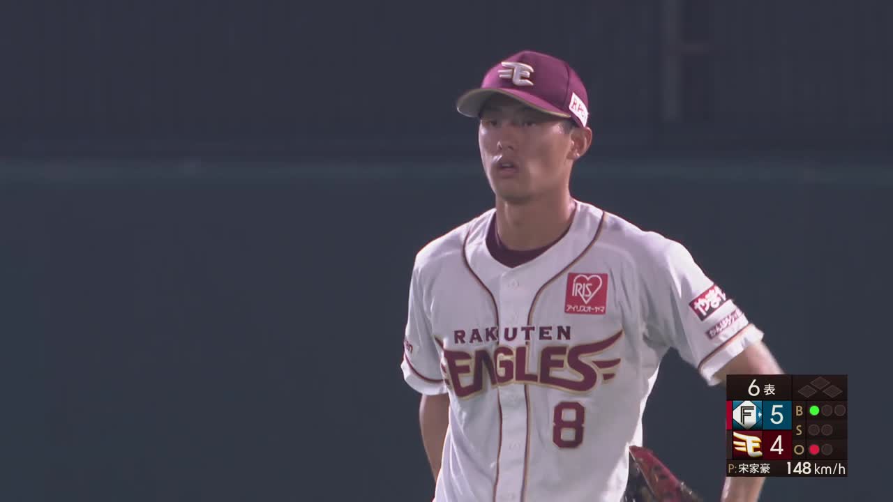 6回表・E辰己涼介 2塁を狙うランナーを刺す!!