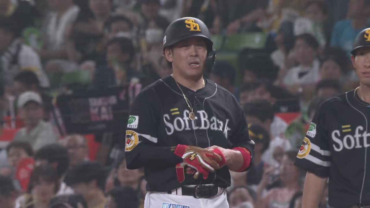 6回表・H甲斐拓也 ライトへの勝ち越しタイムリーを放つ!!