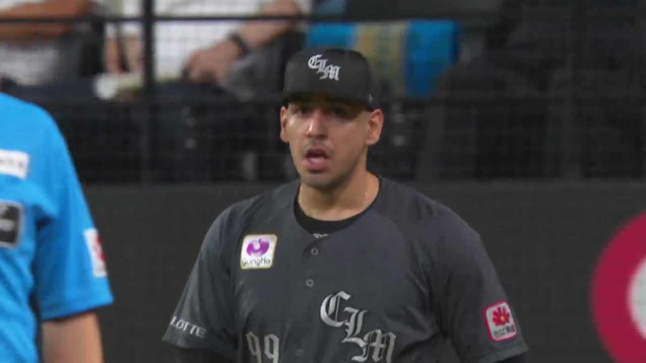 4回裏・Mソト ファースト後方のフライを手を伸ばして掴み取る!!