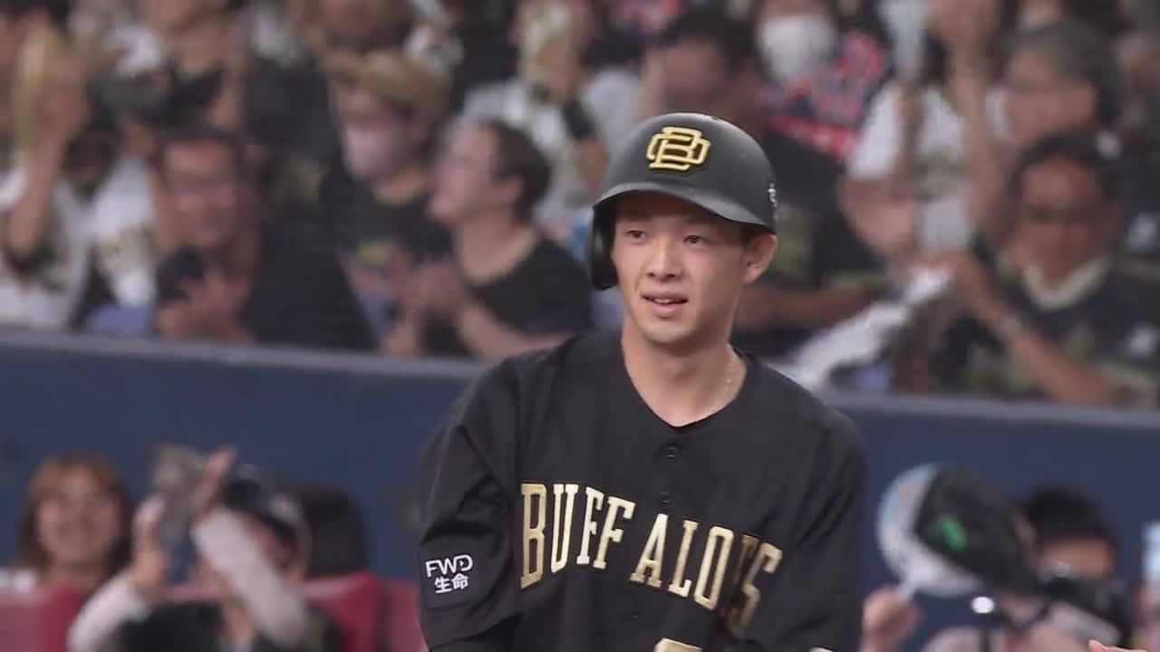 7回裏・B大里昂生 センターへのタイムリーヒットで1点を勝ち越し!!