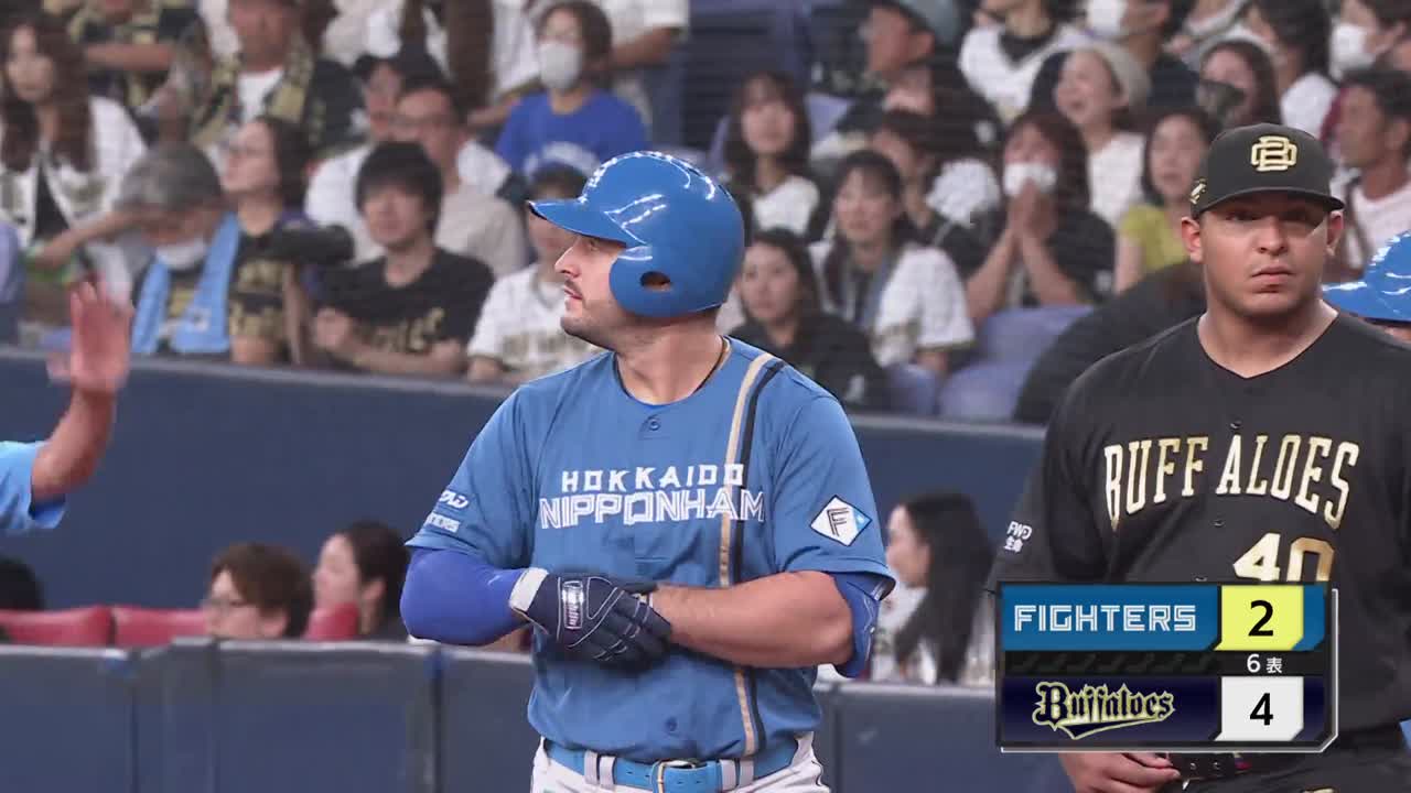 6回表・Fマルティネス 代打で決めた!! レフトへのタイムリーヒット!!