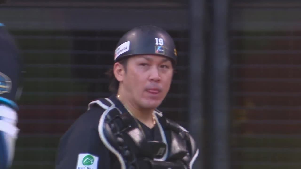 6回裏・H甲斐拓也 正確な送球で盗塁阻止!!