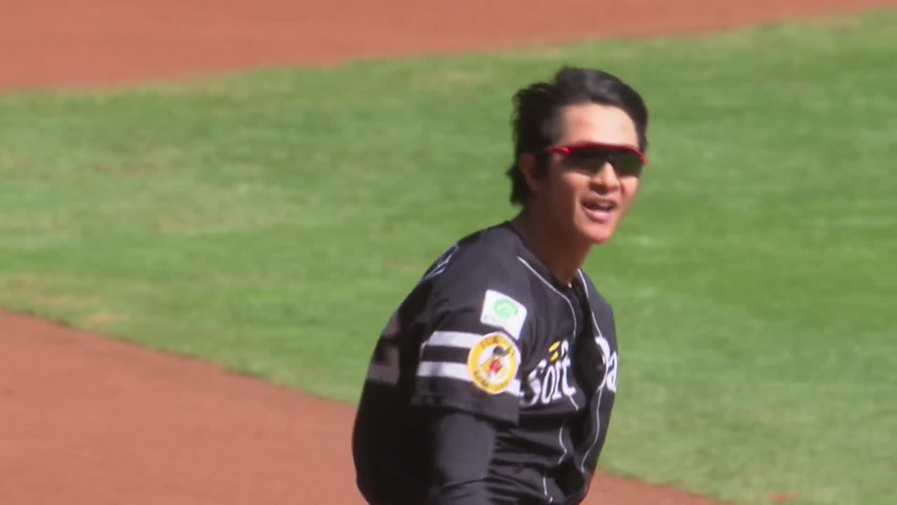 3回裏・H柳町達 ライン際のフライをスライディングキャッチ!!