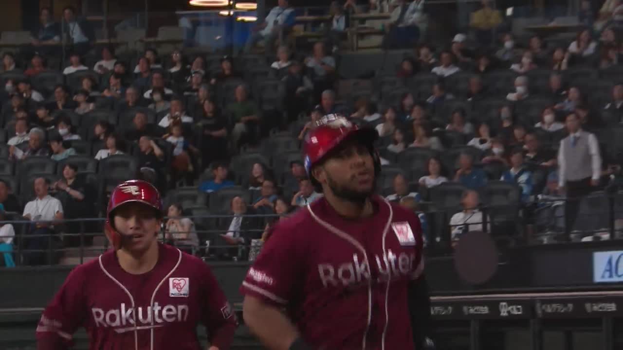 2回表・Eフランコ 弾丸ライナーで運んだ先制の2ランホームラン!!