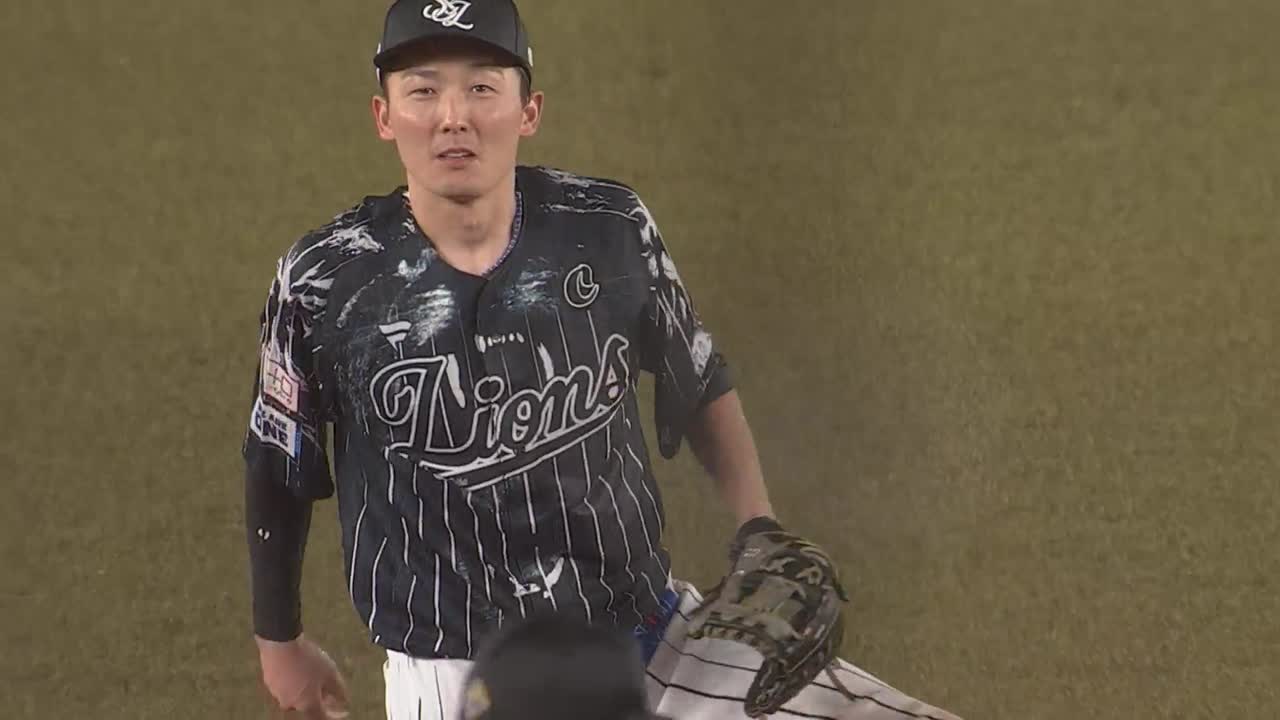 9回裏・L源田壮亮 センターに抜けそうなライナー性の打球をダイビングキャッチ!!