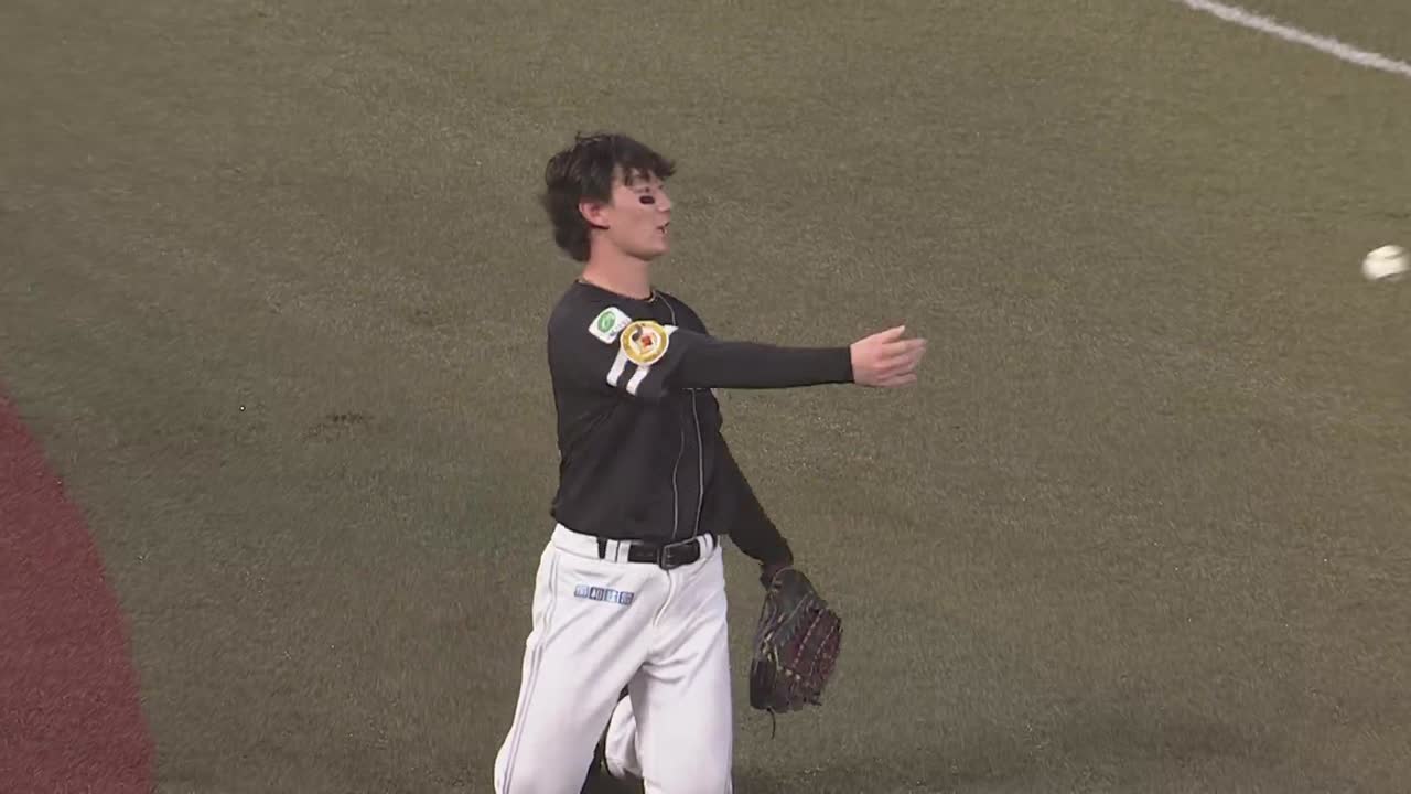 1回裏・H正木智也 風に流される打球をナイスキャッチ!!