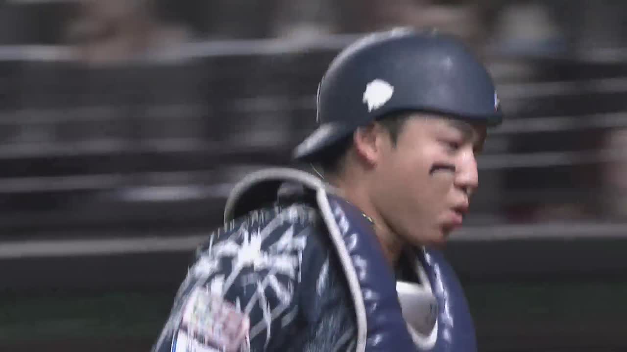 4回表・L古賀悠斗 ピンチの場面で2塁ランナーを刺し投手を助ける!!