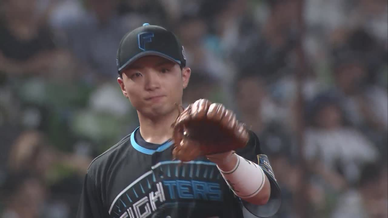 5回裏・F郡司裕也 サードへの強烈な打球に超反応を見せたビッグプレー!!