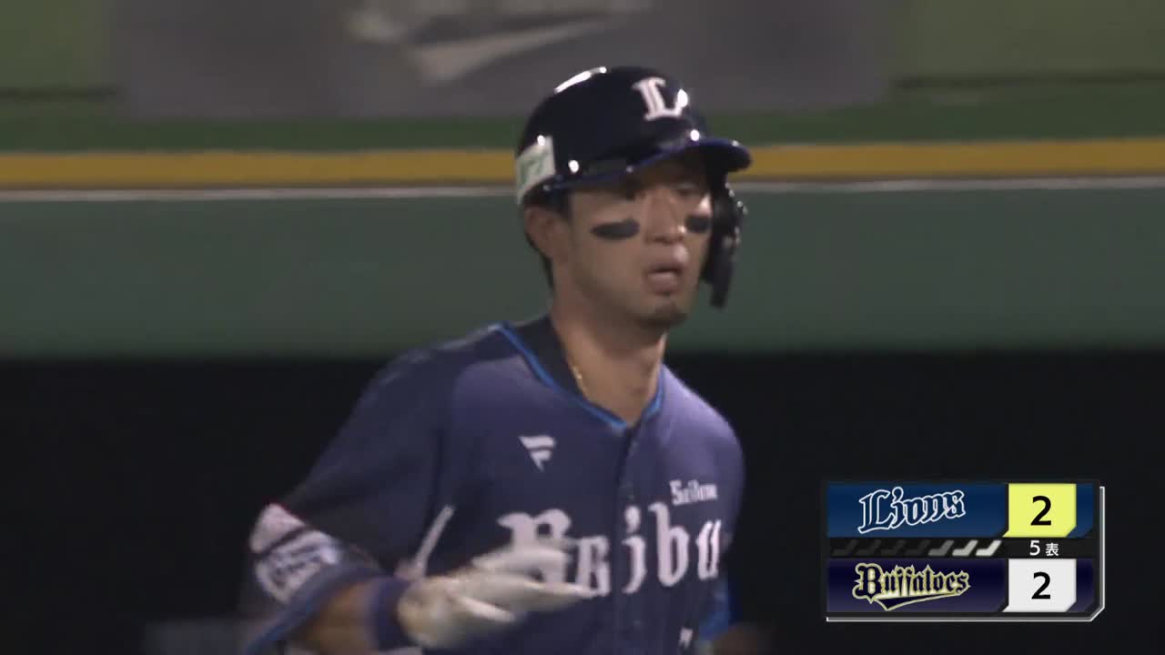 5回表・L外崎修汰 センターへの犠牲フライを放ち同点に追いつく!!