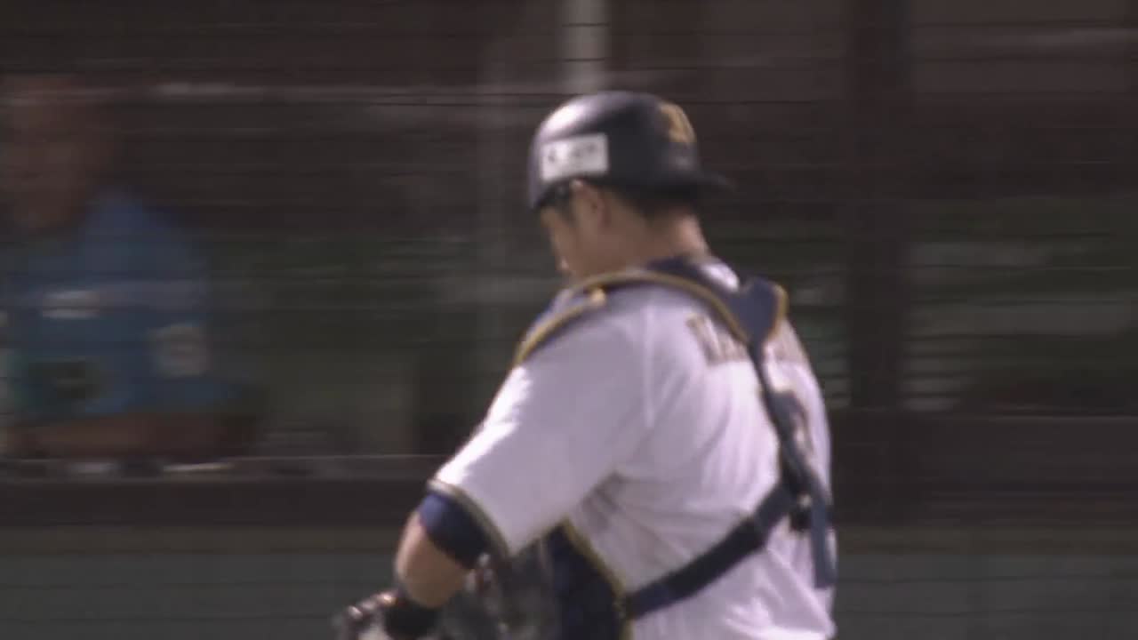8回表・B若月健矢 矢のような送球で盗塁を阻止!!