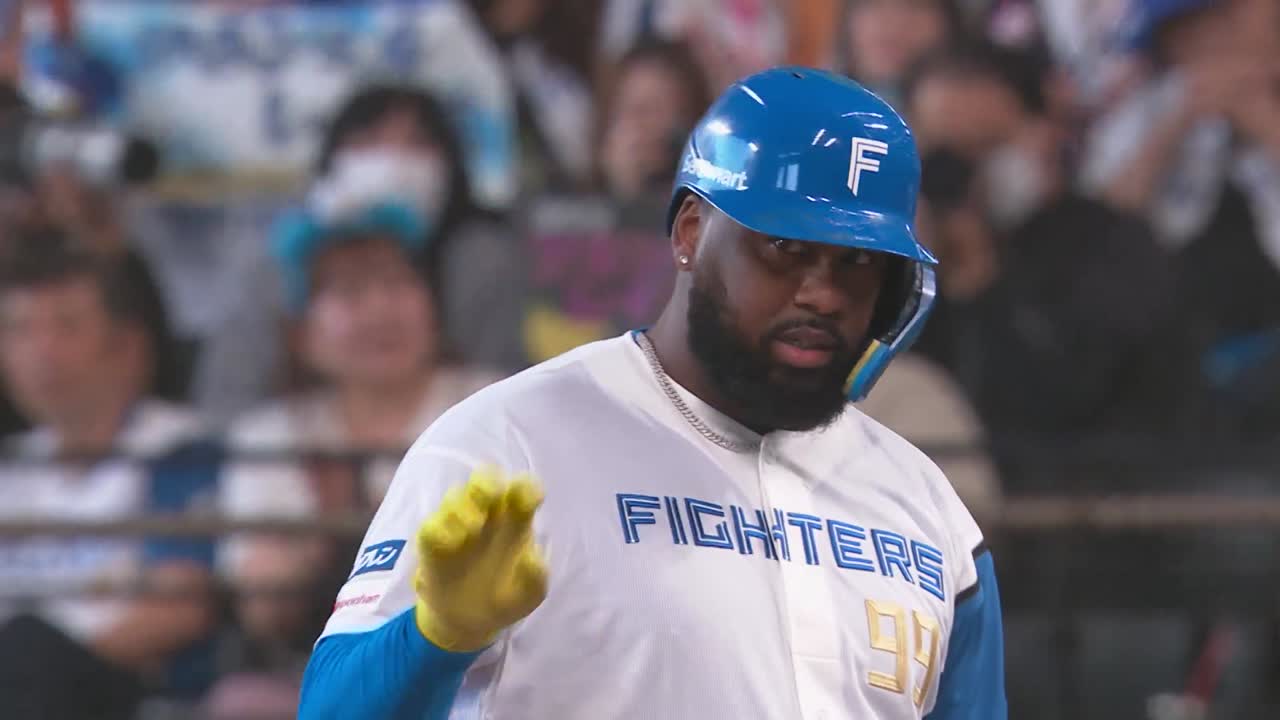 8回裏・Fレイエス レフトへのタイムリーヒット!!