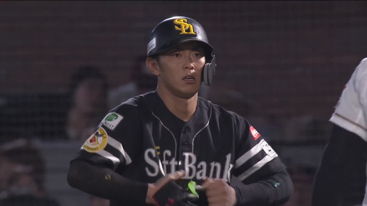 3回表・H今宮健太 センターへ抜ける同点タイムリーヒット!!