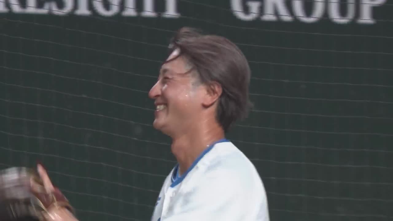 8回表・L金子侑司 レフト線の鋭い打球を好捕する!!