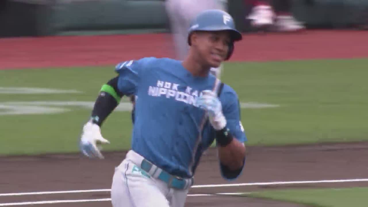 2回表・F万波中正 一振りですぐさま勝ち越し!! センターへのソロHR!!