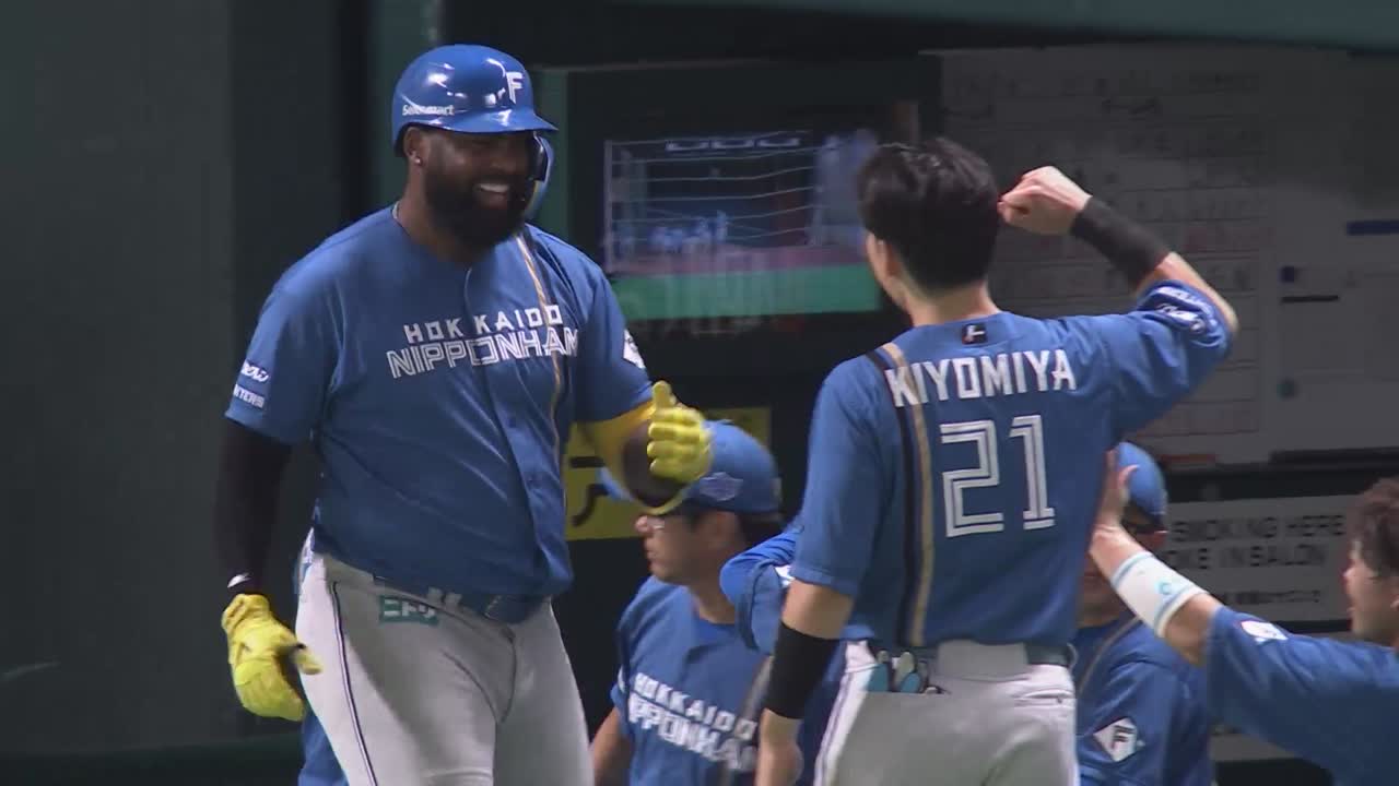 9回表・Fレイエス 直球を捉えた確信弾!! ソロホームランで貴重な追加点を奪う!!