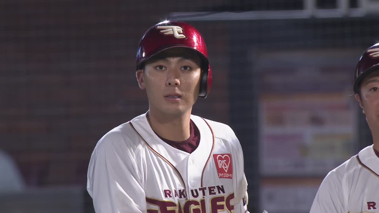 4回裏・E村林一輝 ライトへのタイムリーヒットでこの回一挙4得点!!