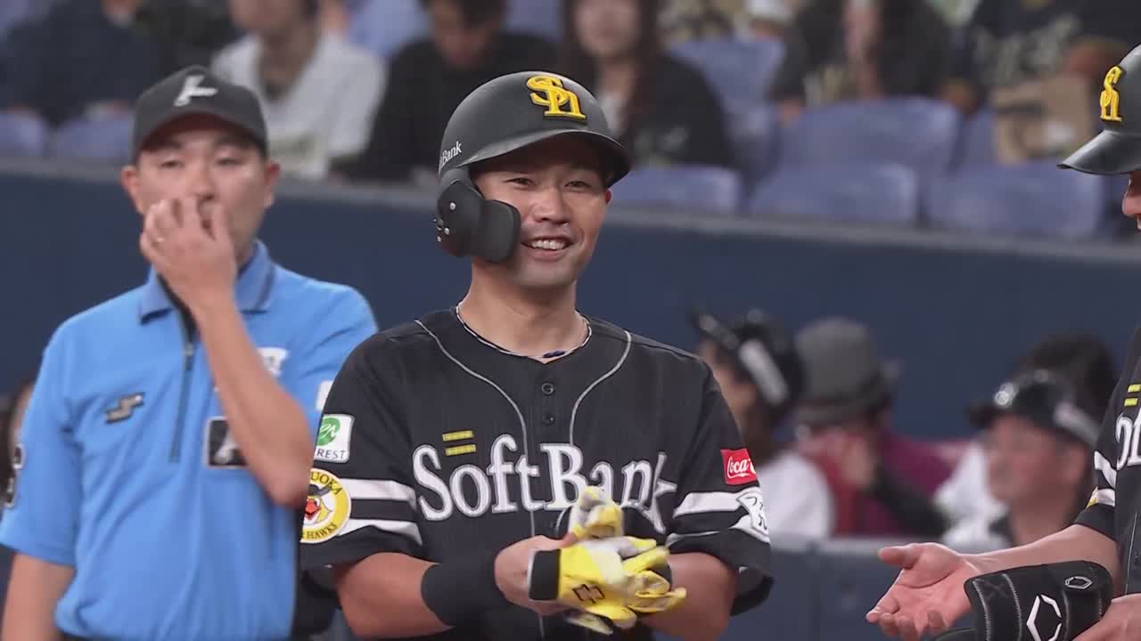 1回表・H中村晃 優勝に向けて幸先よく先制!! 一二塁間を抜けるタイムリー!!