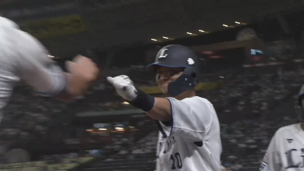 1回裏・L佐藤龍世 レフトへの犠牲フライで先制に成功!!