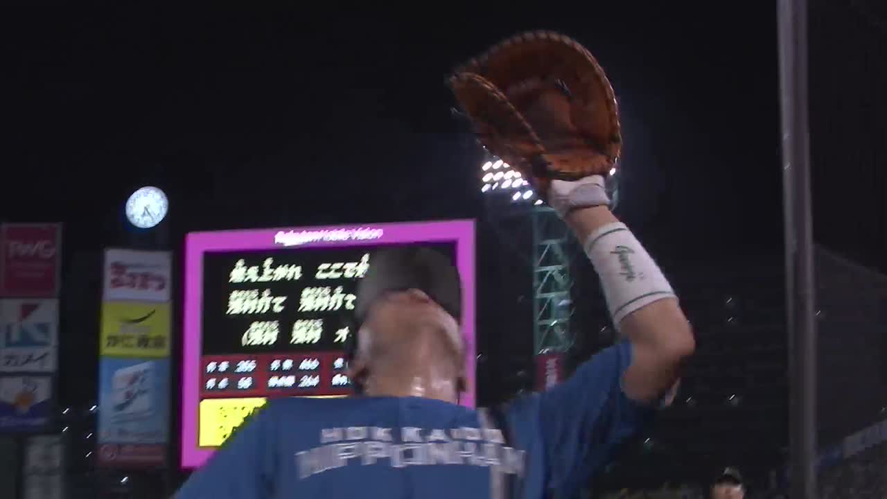 1回裏・F郡司裕也 投手を助ける!! 腕を伸ばしてナイスキャッチ!!