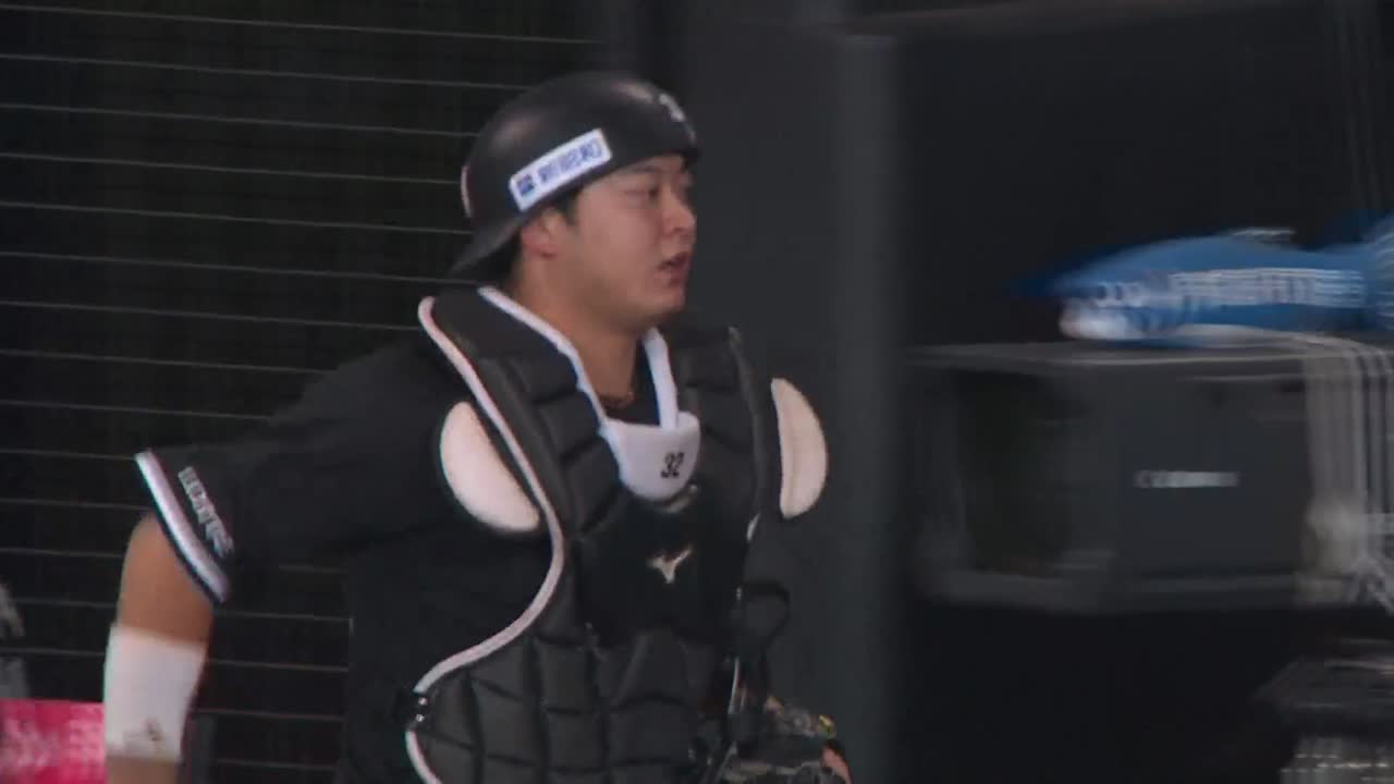 1回裏・M佐藤都志也 投手を助けるナイスプレー!! 完璧な送球で盗塁を阻止!!