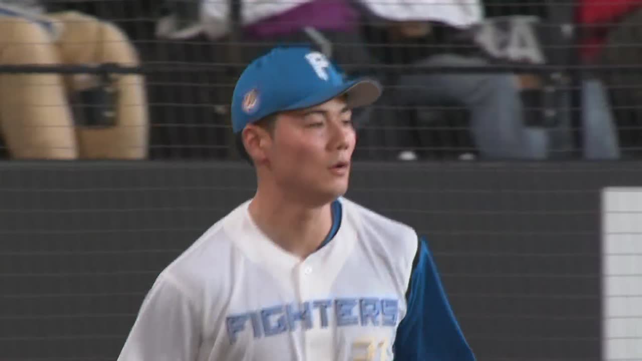 1回表・F清宮幸太郎 フェンス際に飛んだファウルフライをナイスキャッチ!!