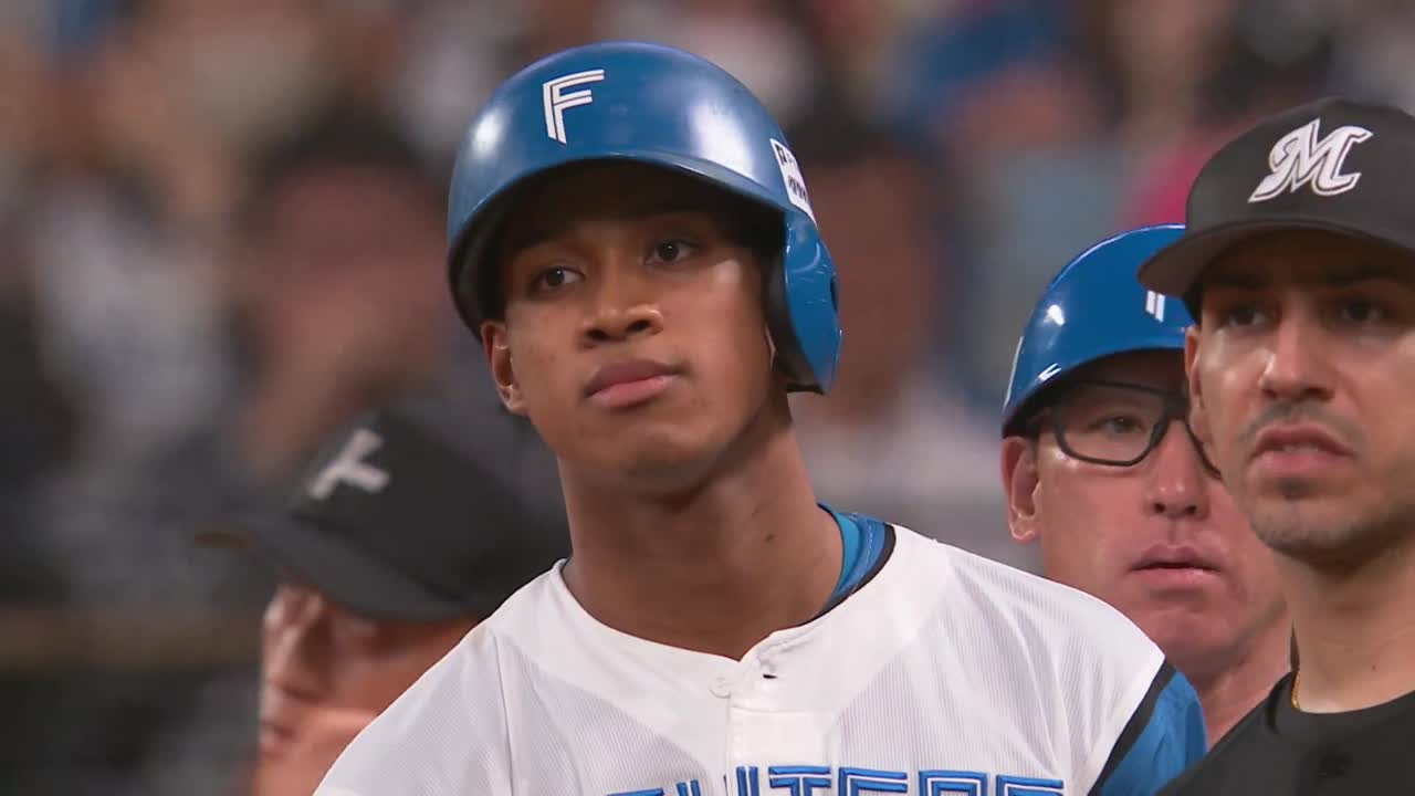 8回裏・F万波中正 レフトへのタイムリーヒットで貴重な追加点をあげる!!