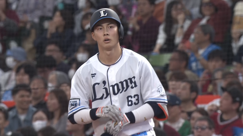 4回裏・L長谷川信哉 3塁線を抜ける2点タイムリーヒットで追加点!!