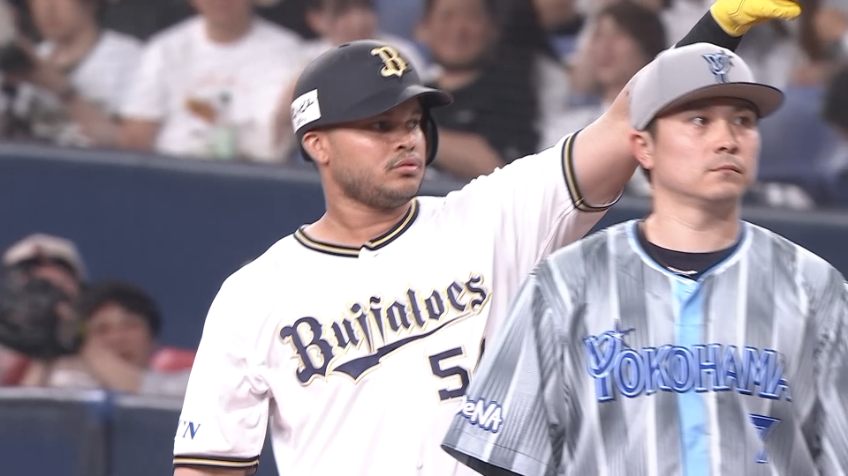 6回裏・Bディアス 三遊間への内野安打で貴重な追加点を挙げる!!