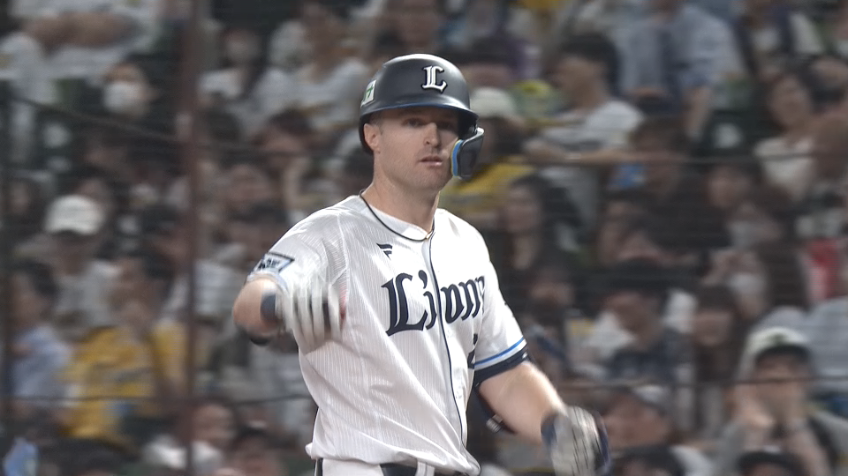 1回裏・Lネビン ショートの後方に落ちる同点タイムリーヒット!!