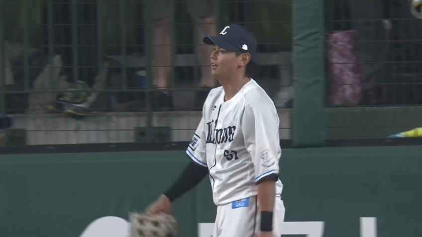 2回表・L西川愛也 後方への打球をフェンスを恐れずナイスキャッチ!!