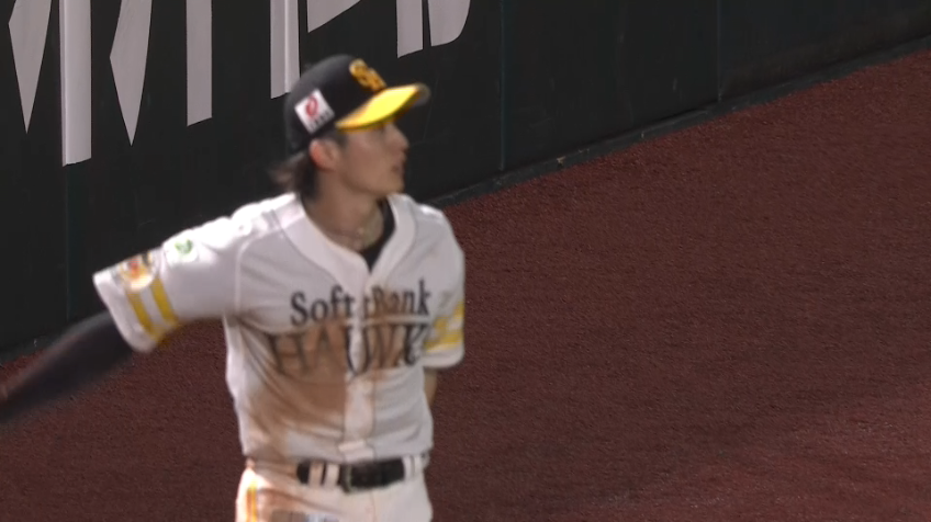 9回表・H周東佑京 さすがの俊足!! ランニングキャッチで魅せる!!
