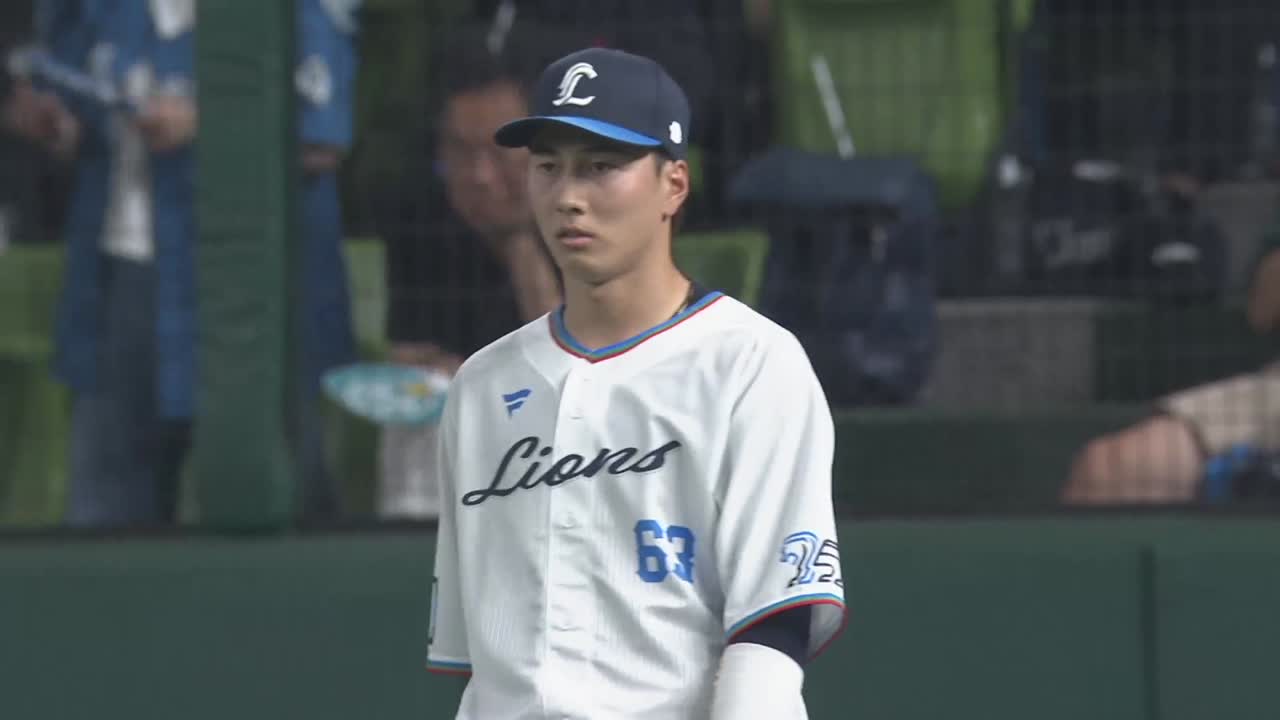5回表・L長谷川信哉 フェンス際の打球を見事なジャンピングキャッチ!!