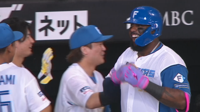 2回裏・Fレイエス センターへの逆転満塁ホームランを放つ!!