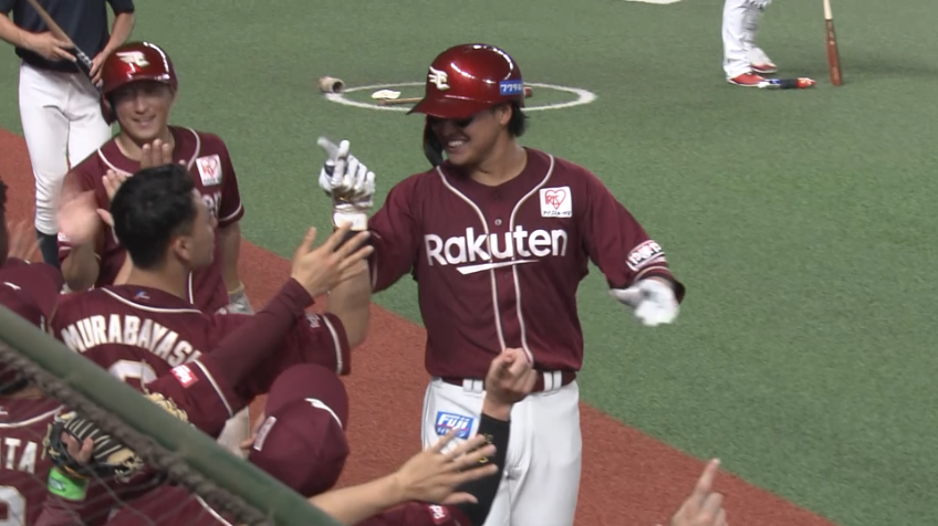 4回表・E黒川史陽 ライトポール際への今シーズン初ホームラン!!