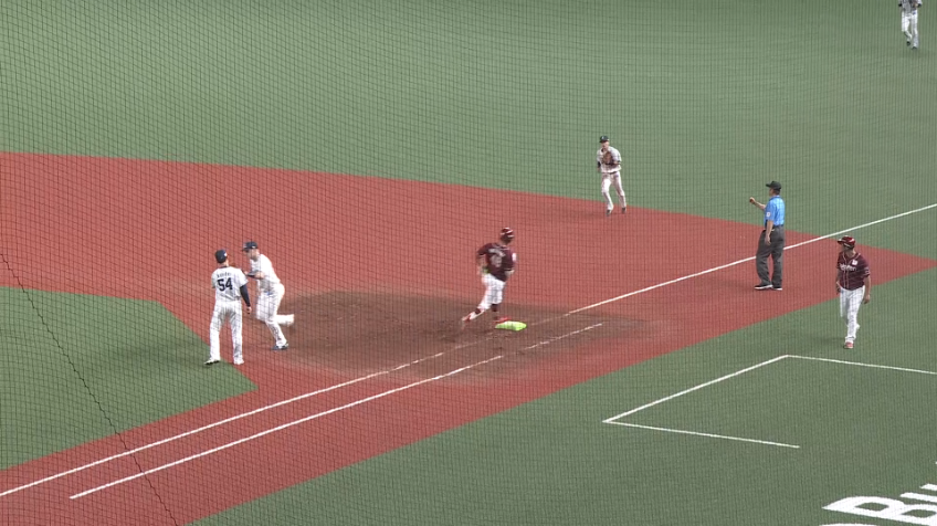 6回表・Lネビン スライディングキャッチで攻撃を断ち切る!!