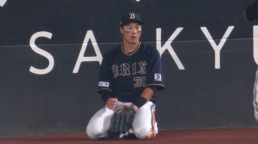 5回裏・B廣岡大志 背走し左中間の打球をスライディングキャッチ!!