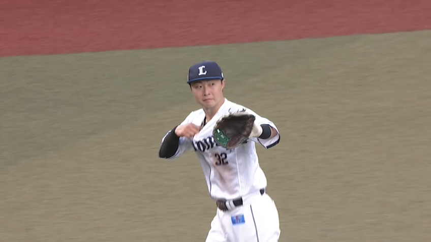 2回裏・L山村崇嘉 三塁線への強烈な打球をダイビングキャッチ!!
