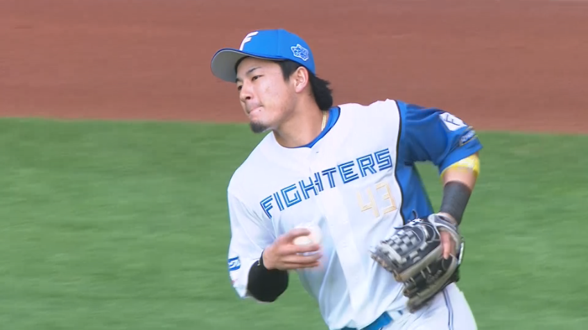 4回表・F水野達稀 後方のフライをランニングキャッチ!!