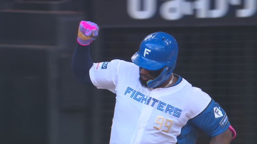 5回裏・Fレイエス 2者連続!! 初球を捉えてレフトポール際のホームラン!!