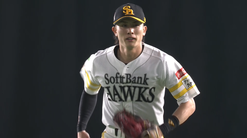 4回表・H周東佑京 センターへの鋭い打球をスライディングキャッチ!!